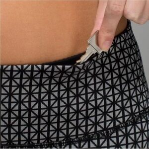 Lululemon Wunder Under Legging Tri Geo Silver Black Womens Yoga Stretch Sz 8